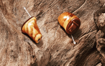 Maßangefertigte Hörgeräte aus Olivenholz…
